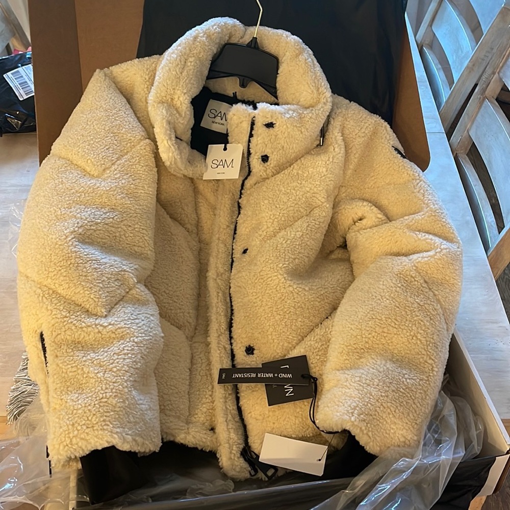 SAM. Sherpa athlete down jacket in Almond